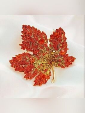 ❤️ Fall Maple Leaf Brooch Orange Rhinestone Accent Good Tone Pin Jewelry